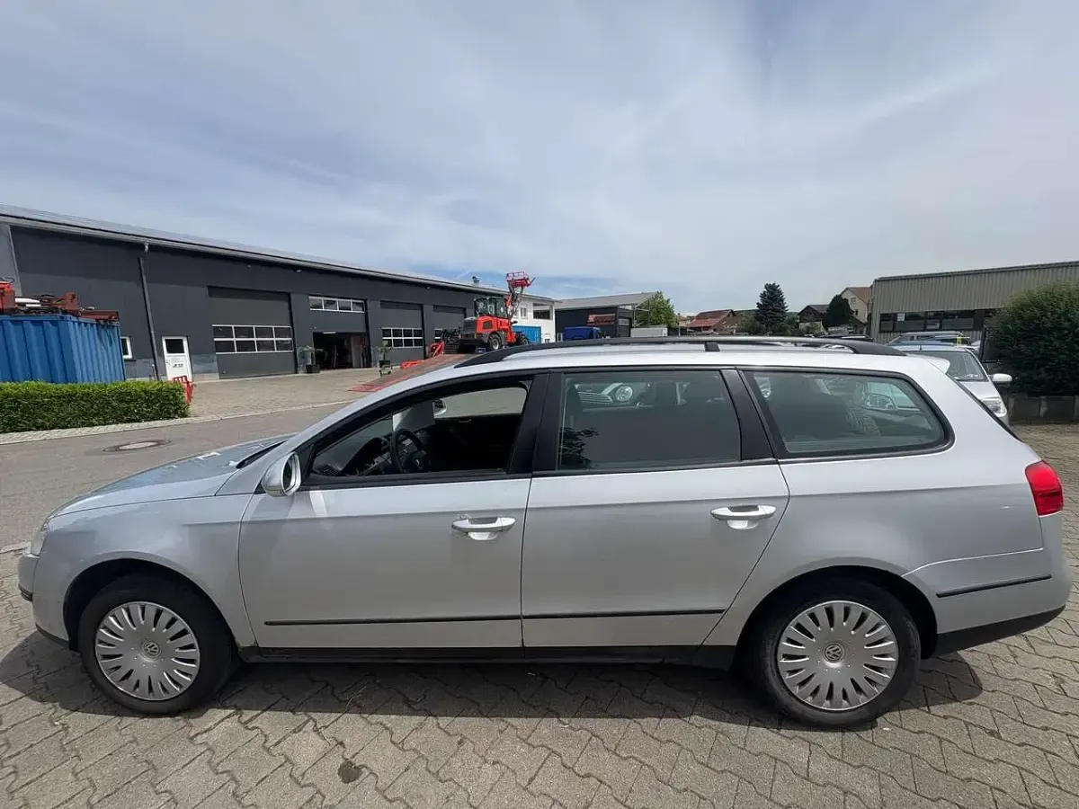 Gebraucht VW Passat Trendline 140 PS (102 kW) 2010 Reflexsilber metallic Kombi