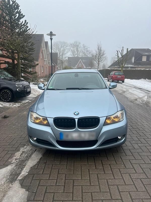 Gebraucht BMW 318 143 PS (105 kW) 2009 Andere farben Limousine