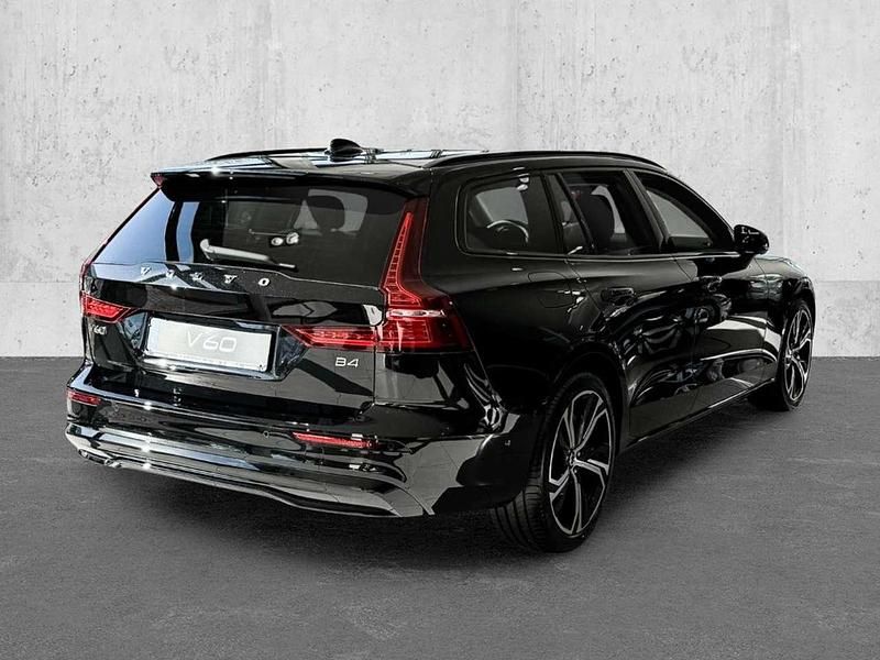 Neu Volvo V60 Plus 197 PS (144 kW) 2026 Onyx black / metallic Kombi