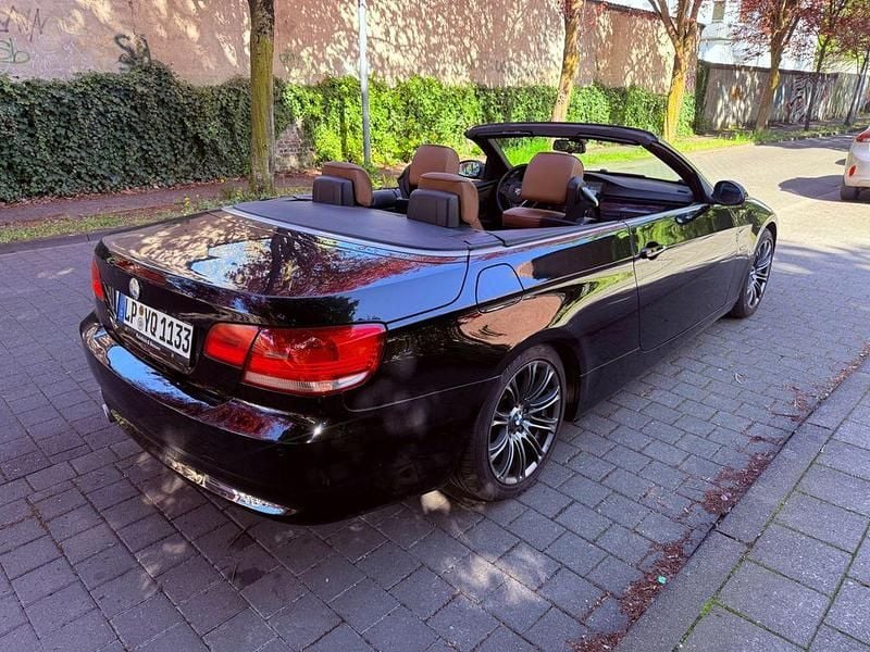 Gebraucht BMW 320 Cabriolet 170 PS (125 kW) 2008 Schwarz Cabrio