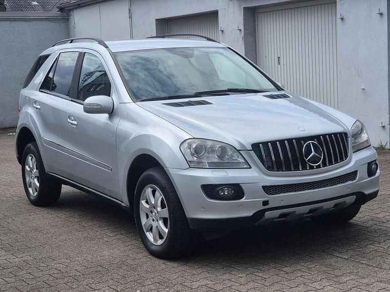 Iridiumsilber Gebraucht 2006 Mercedes ML350 SUV | 6.650 € (Fairer Preis) - Bild 1/4