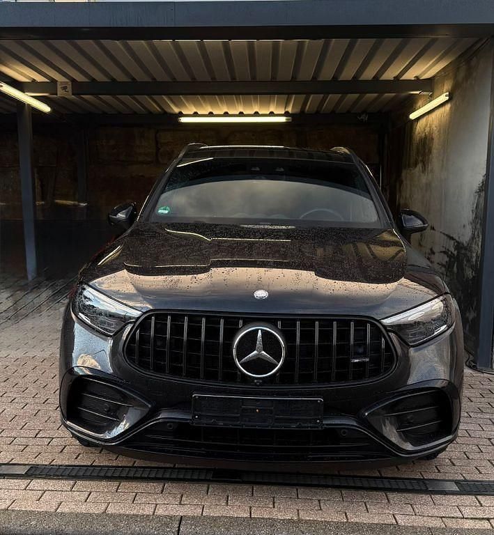 Grau Gebraucht 2025 Mercedes GLC43 AMG Night SUV | 83.500 € (Fairer Preis) - Bild 1/4