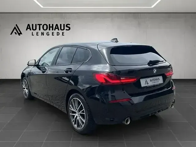 Gebraucht BMW 118 Sport Line 150 PS (110 kW) 2022 Schwarz Limousine