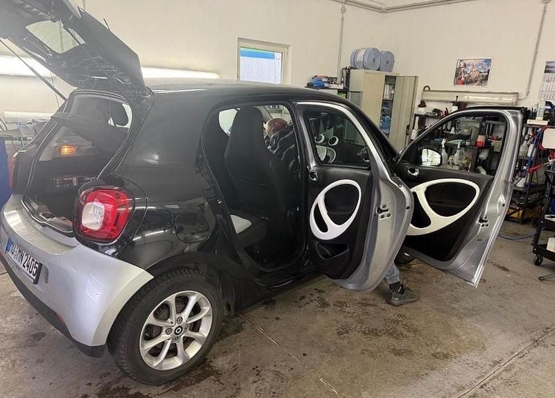 Usado Smart ForFour 71 HP (52 kW) 2015 Prateado Citadino