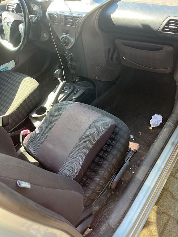 Gebraucht Toyota iQ 68 PS (50 kW) 2009 Silber Kleinwagen