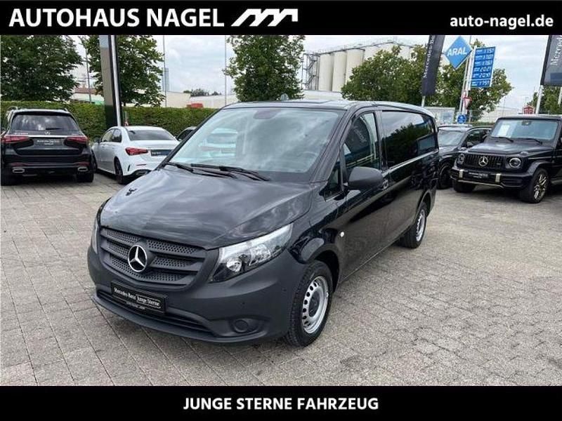 Obsidianschwarz (metallic) Gebraucht 2023 Mercedes Vito Van / Kleinbus | 31.999 € (Fairer Preis) - Bild 1/4