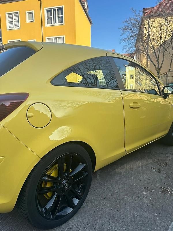 Gebraucht Opel Corsa Edition 101 PS (74 kW) 2013 Gelb Kleinwagen