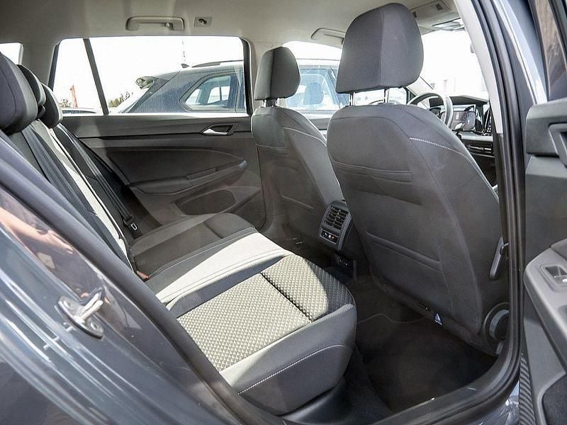 Używany VW Golf VIII Active 150 KM (110 kW) 2023 Szary Kombi