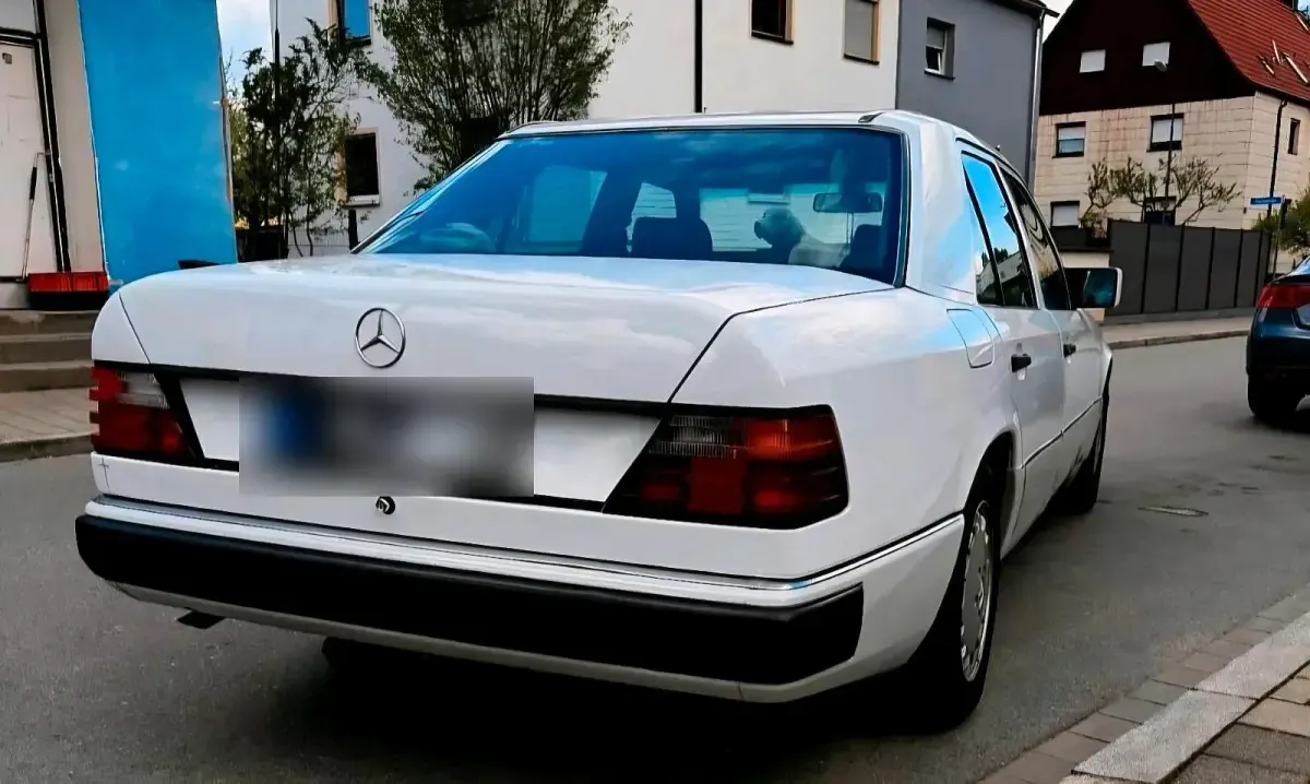 Second-hand Mercedes E250 94 CP (69 kW) 1991 Alb Berlinǎ
