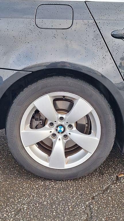 Gebraucht BMW 525 197 PS (144 kW) 2007 Schwarz Kombi
