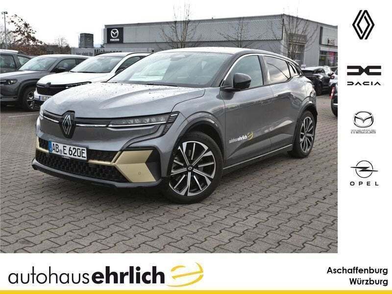 Grau Gebraucht 2022 Renault Mégane Iconic Limousine | 31.990 € (Etwas zu teuer) - Bild 1/4