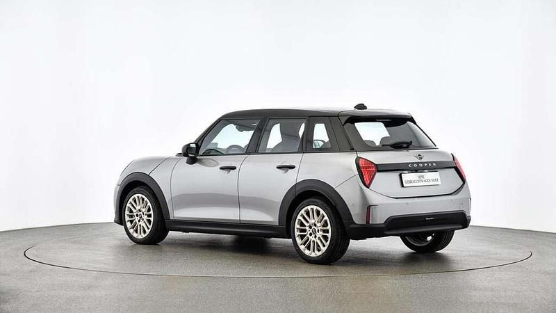 Gebraucht Mini Cooper Favoured 156 PS (114 kW) 2024 Grau Kleinwagen