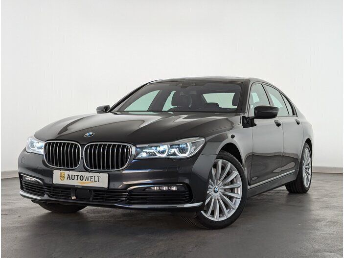 Grau Gebraucht 2018 BMW 750 Shadowline Limousine | 35.460 € (Guter Preis) - Bild 1/4