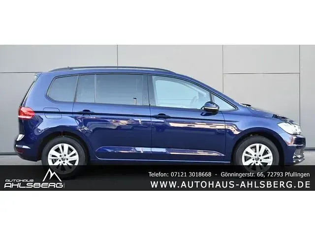 Gebraucht VW Touran Comfortline 150 PS (110 kW) 2024 Atlantik blue Van / Kleinbus