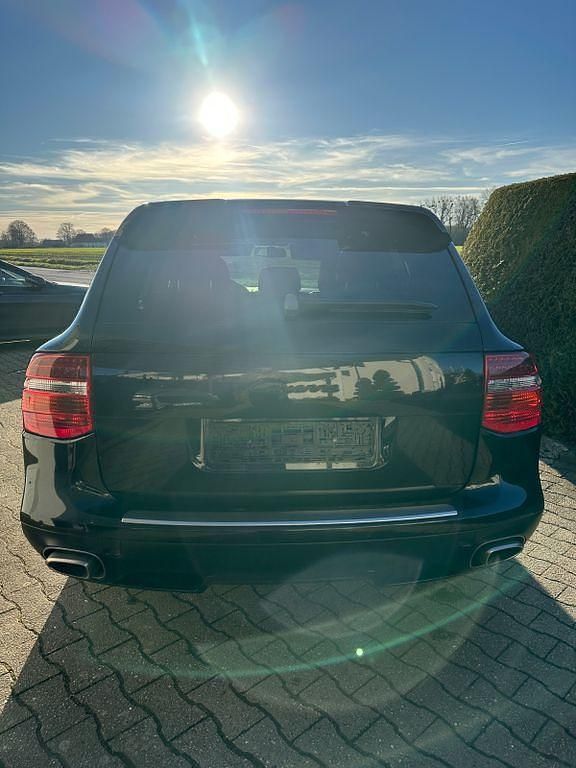 Second-hand Porsche Cayenne 241 CP (177 kW) 2009 Negru SUV