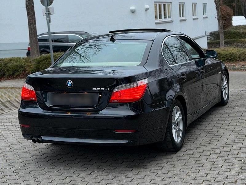 Gebraucht BMW 525 197 PS (144 kW) 2009 Schwarz Limousine