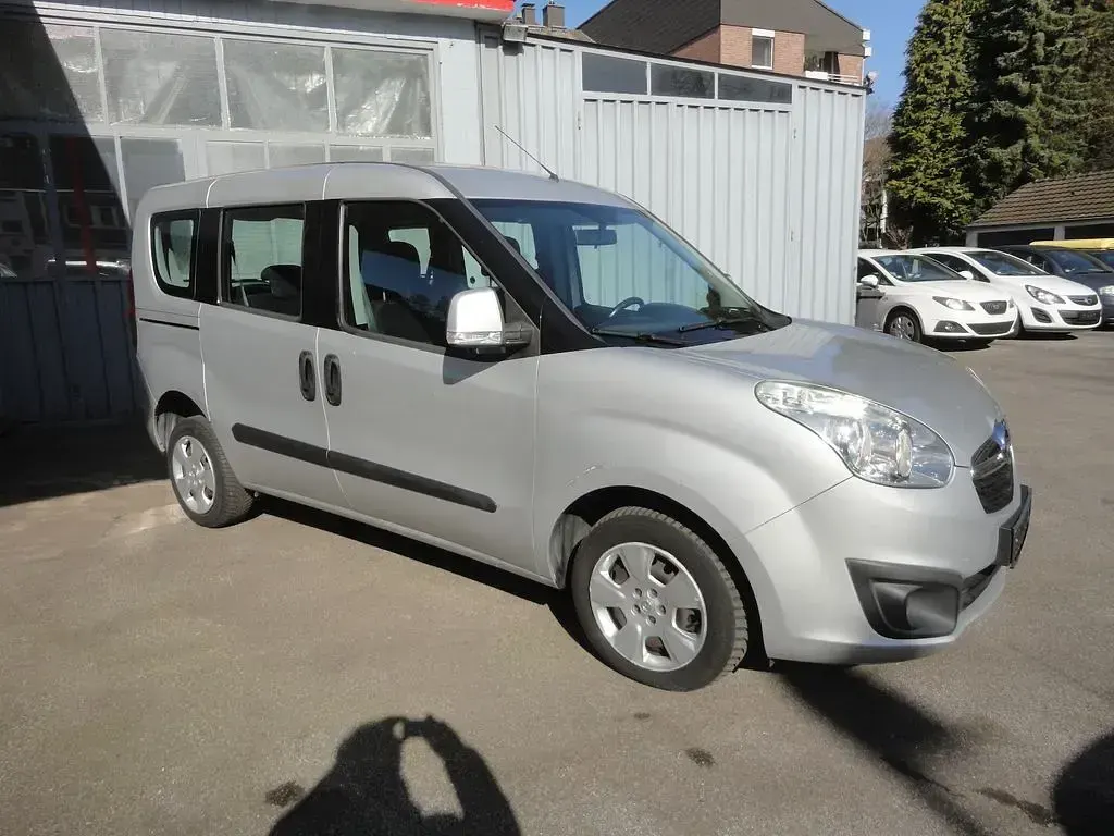 Occasion Opel Combo Edition 90 ch (66 kW) 2013 Argent Monospace