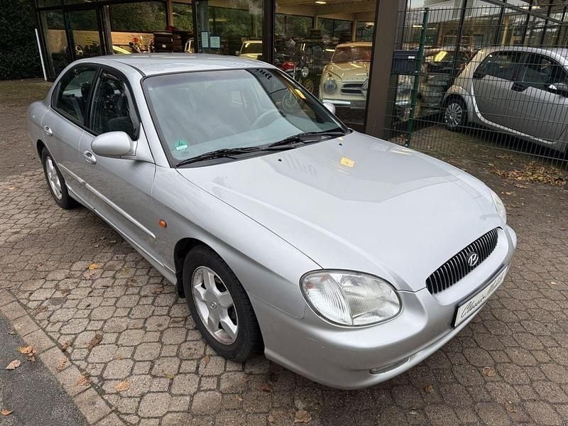 Silber Gebraucht 2000 Hyundai Sonata GLS Limousine | 2.200 € - Bild 1/4