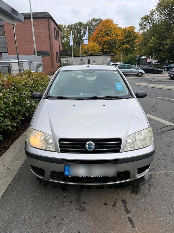 Grau Gebraucht 2003 Fiat Punto Kleinwagen | 700 € (Guter Preis) - Bild 1/4