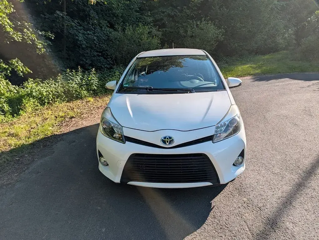 Gebraucht Toyota Yaris Edition 101 PS (74 kW) 2014 Weiß Kleinwagen