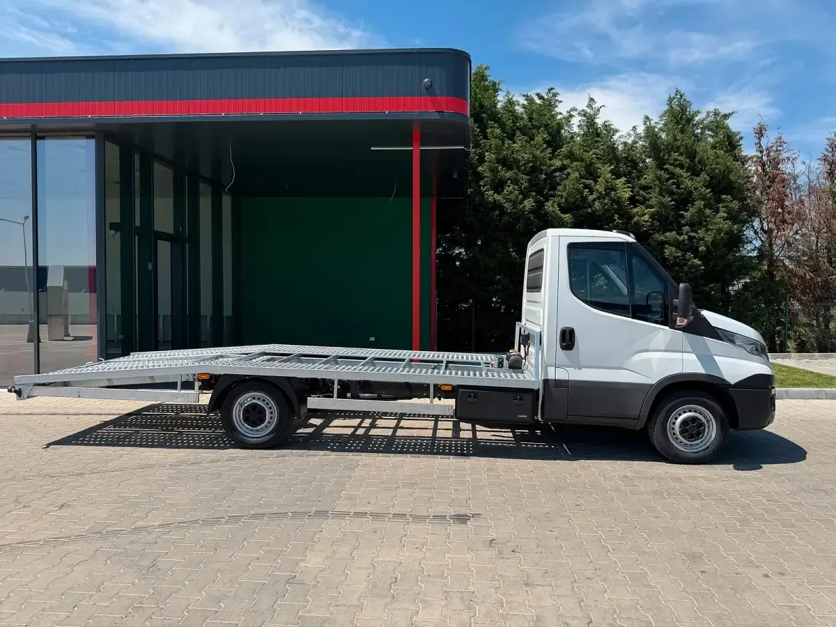 Gebraucht Iveco Daily 156 PS (114 kW) 2017 Weiß