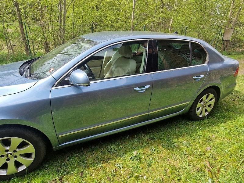 Używany Skoda Superb Elegance 160 KM (117 kW) 2009 Niebieski Sedan/Limuzyna
