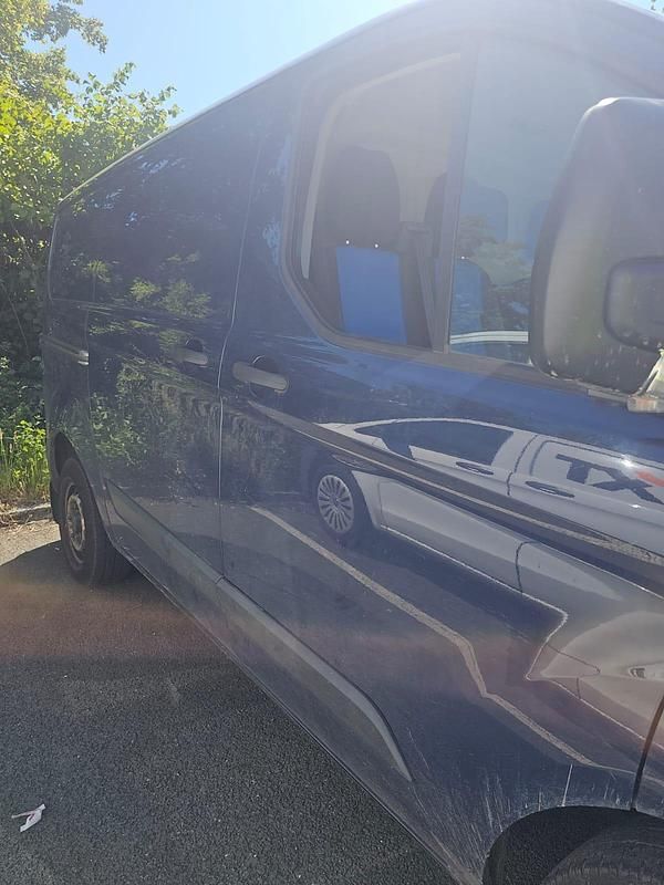 Second-hand Ford Transit 110 CP (80 kW) 2015 Albastru Monovolum