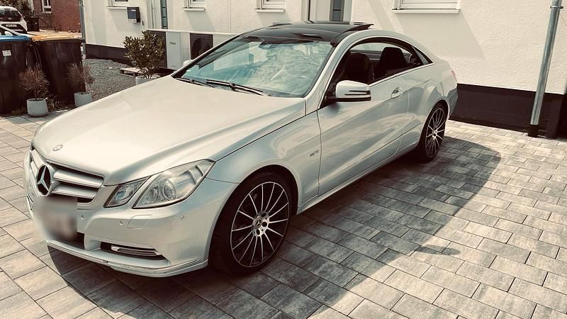 Silber Gebraucht 2011 Mercedes E350 Coupé | 11.000 € (Guter Preis) - Bild 1/4