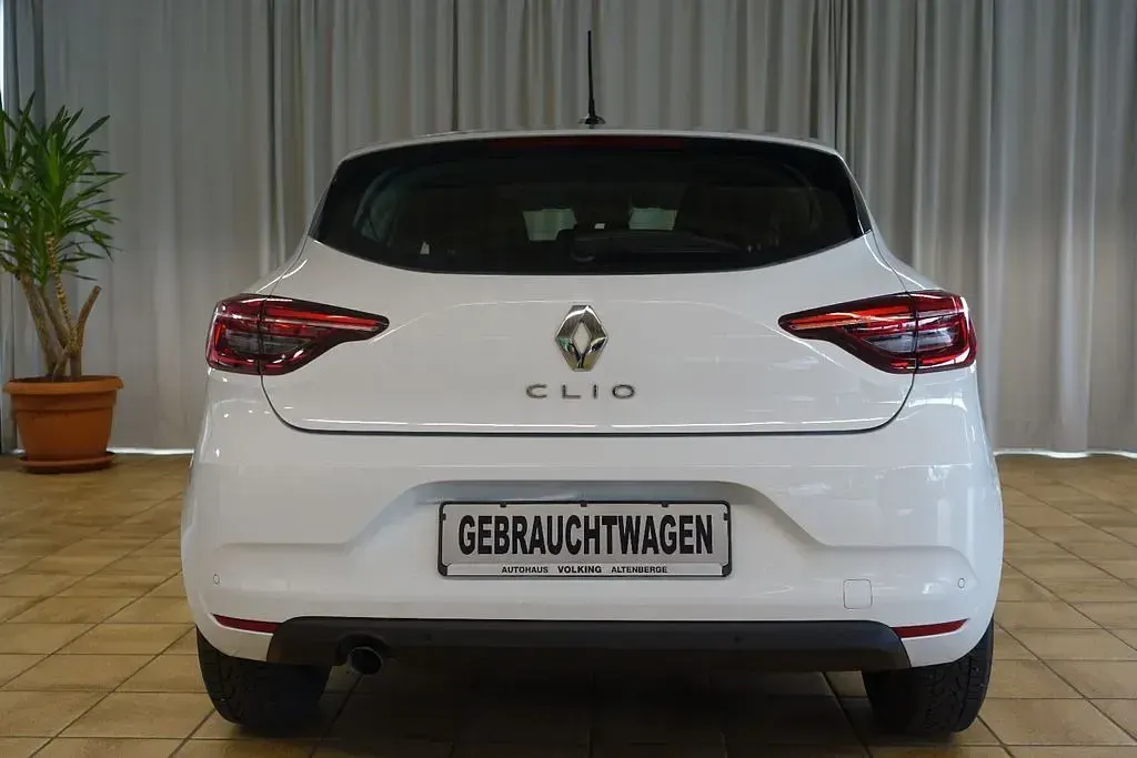 Gebraucht Renault Clio V Equilibre 67 PS (49 kW) 2023 Weiß Limousine