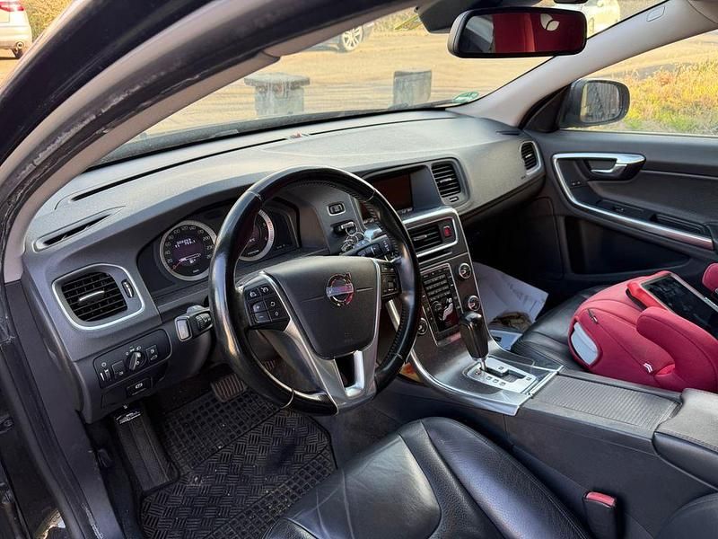 Gebraucht Volvo V60 Summum 205 PS (150 kW) 2011 Schwarz Kombi