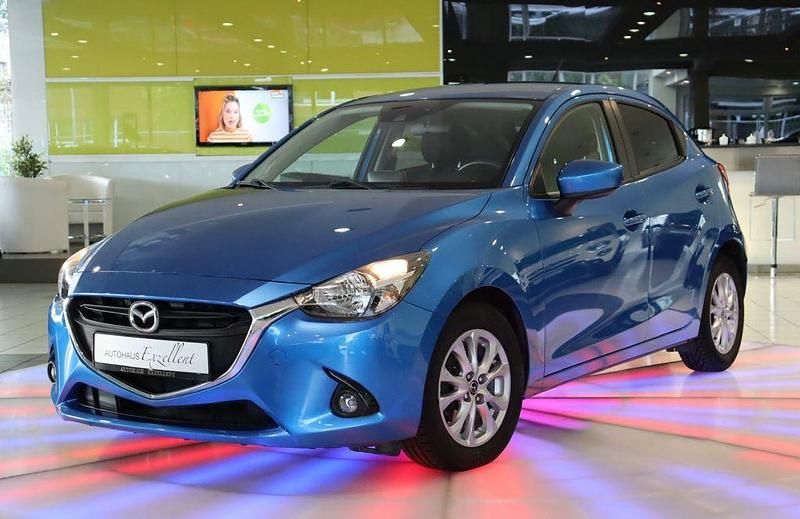 Blau Gebraucht 2015 Mazda 2 Exclusive-Line Limousine | 10.850 € (Fairer Preis) - Bild 1/4