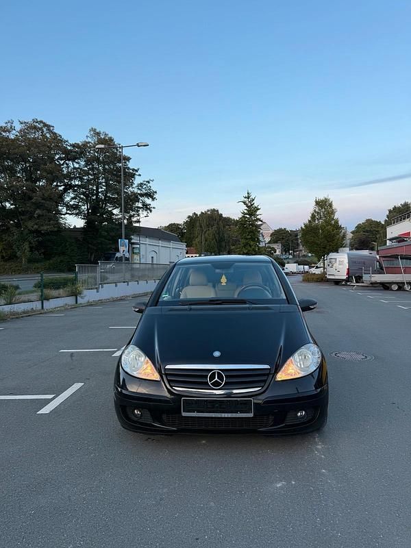 Schwarz Gebraucht 2006 Mercedes A180 Kleinwagen | 1.875 € (Fairer Preis) - Bild 1/4