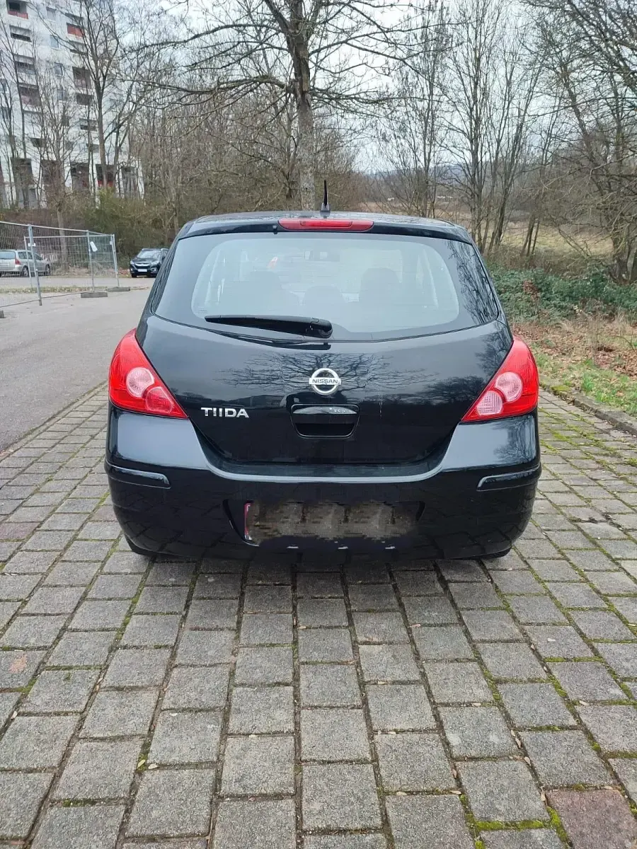 Gebraucht Nissan Tiida 110 PS (80 kW) 2011 Schwarz Kleinwagen