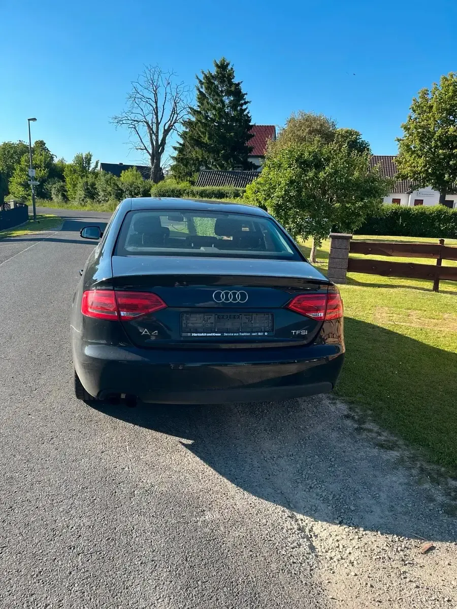 Używany Audi A4 120 KM (88 kW) 2010 Czarny Sedan/Limuzyna