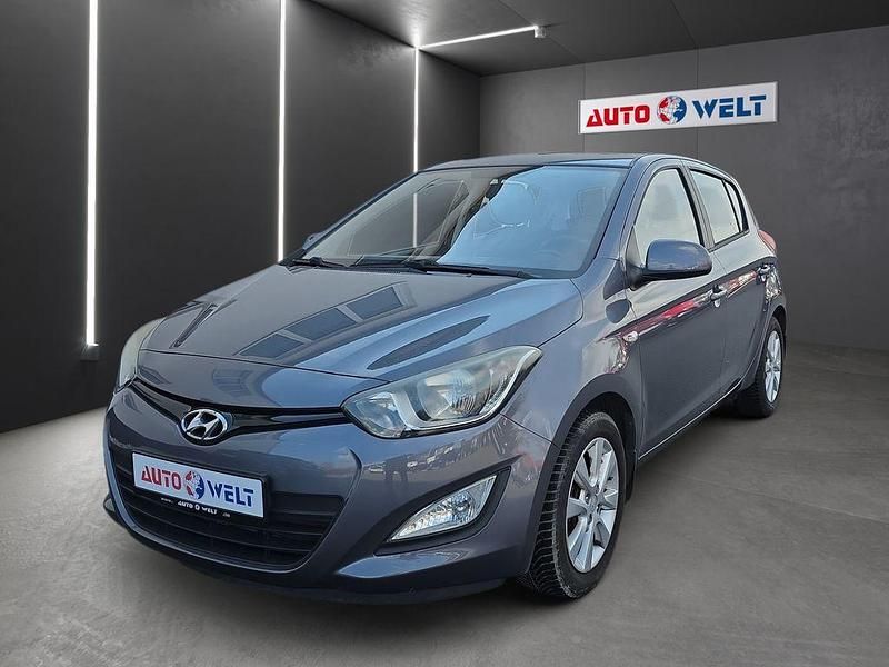 Gebraucht Hyundai i20 86 PS (63 kW) 2014 Grau Kleinwagen
