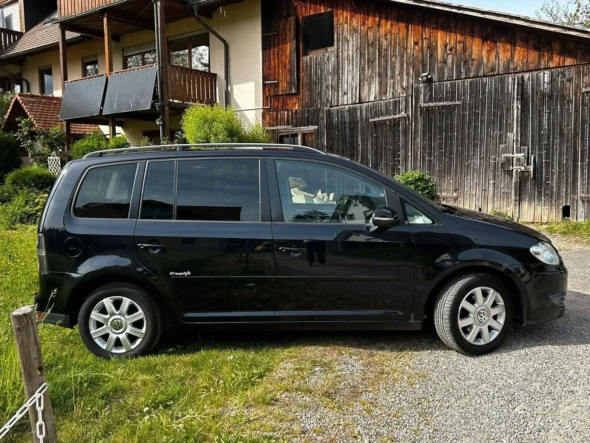 Gebraucht VW Touran Freestyle 102 PS (75 kW) 2010 Schwarz Van / Kleinbus