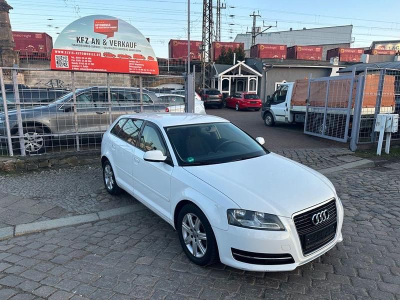 Gebraucht Audi A3 Attraction 90 PS (66 kW) 2012 Weiß Kleinwagen