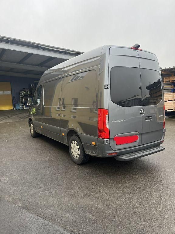Gebraucht Mercedes Sprinter 190 PS (139 kW) 2023 Grau Van