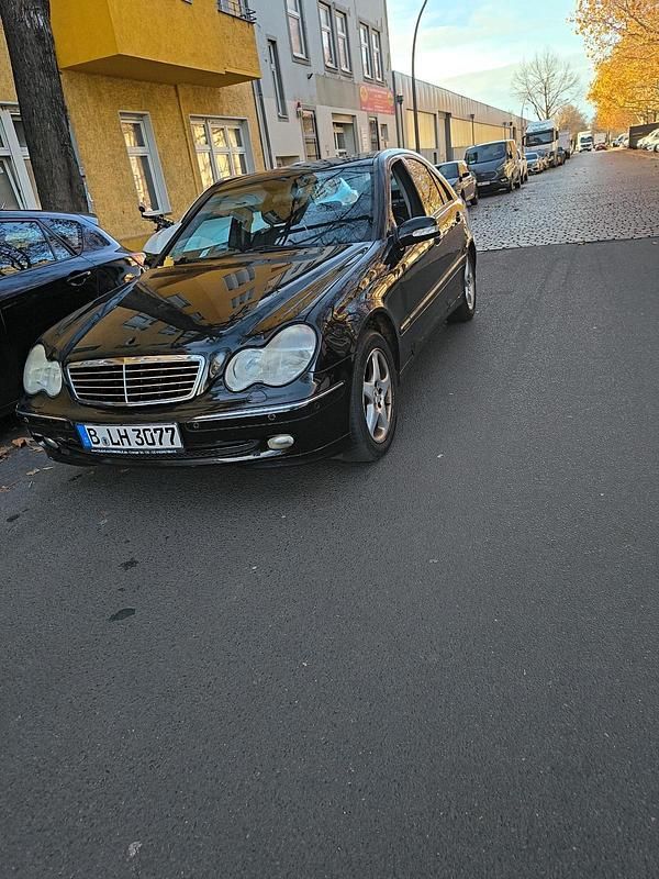 Schwarz Gebraucht 2001 Mercedes C180 Limousine | 2.500 € (Fairer Preis) - Bild 1/4
