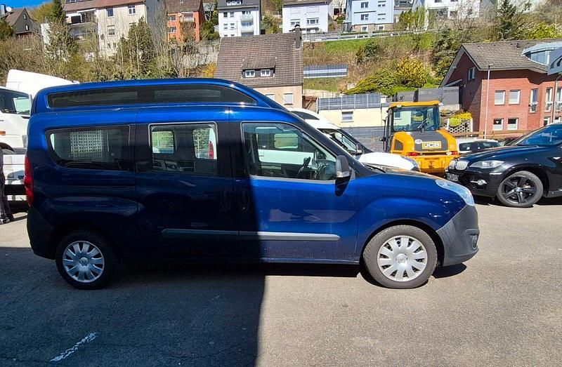 Second-hand Opel Combo Selection 120 CP (88 kW) 2018 Albastru Monovolum