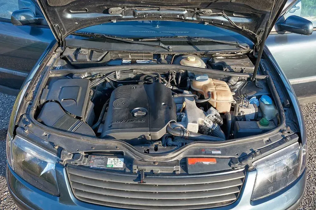 Second-hand VW Passat 150 CP (110 kW) 1998 Gri Berlinǎ