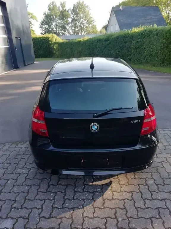 Gebraucht BMW 116 122 PS (89 kW) 2011 Schwarz Kleinwagen