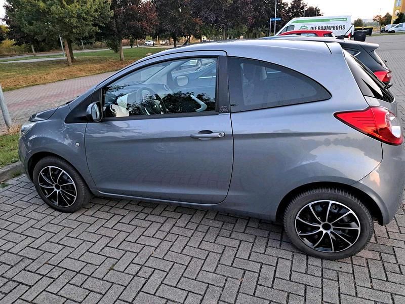 Grau Gebraucht 2011 Ford Ka Kleinwagen | 1.800 € (Guter Preis) - Bild 1/4