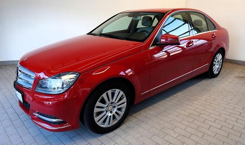 Rot Gebraucht 2013 Mercedes C220 Elegance Limousine | 14.790 € (Teuer) - Bild 1/4