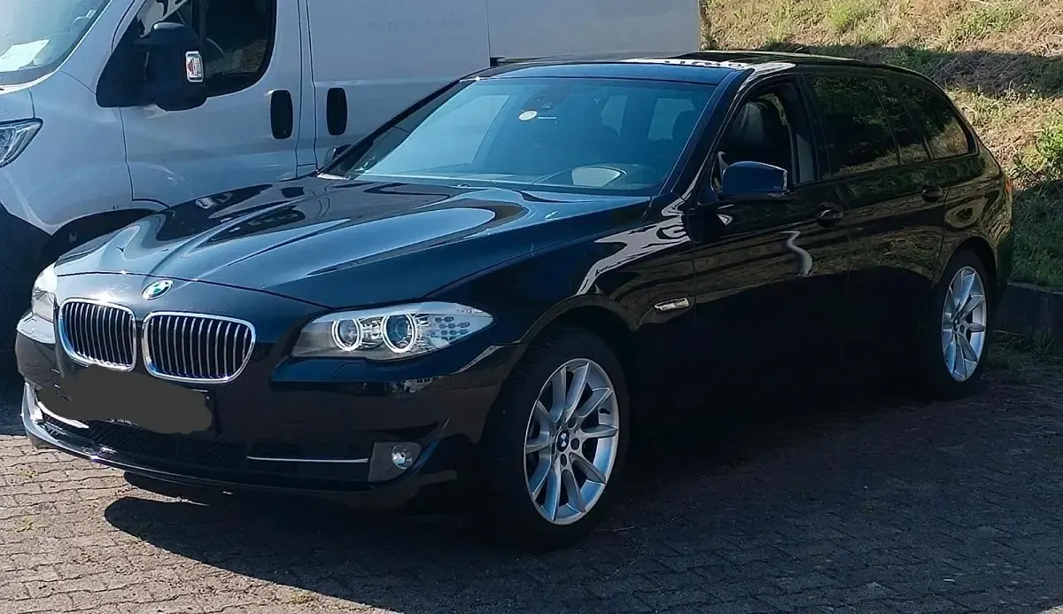 Gebraucht BMW 530 258 PS (189 kW) 2011 Schwarz Kombi