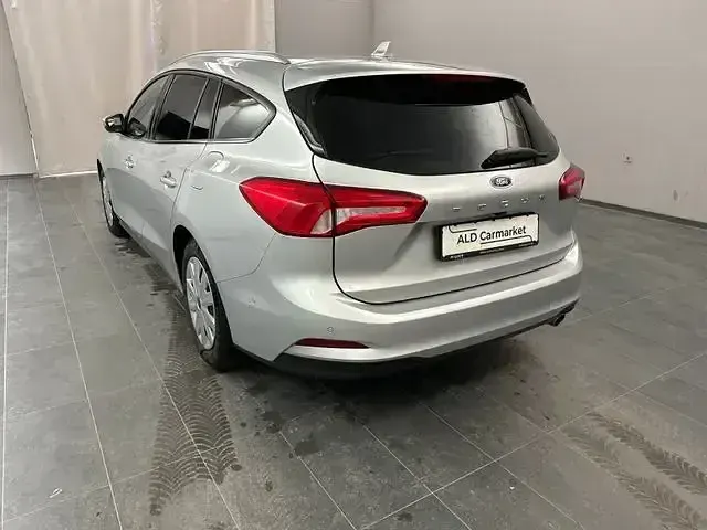 Gebraucht Ford Focus 150 PS (110 kW) 2022 Silber Limousine