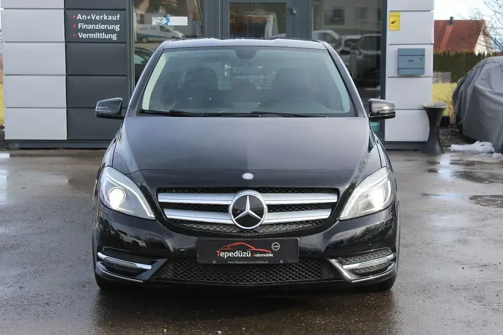 Gebraucht Mercedes B200 136 PS (100 kW) 2013 Schwarz Kleinwagen