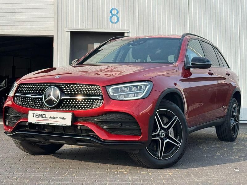 Rot Gebraucht 2022 Mercedes GLC300e AMG SUV | 34.890 € (Fairer Preis) - Bild 1/4