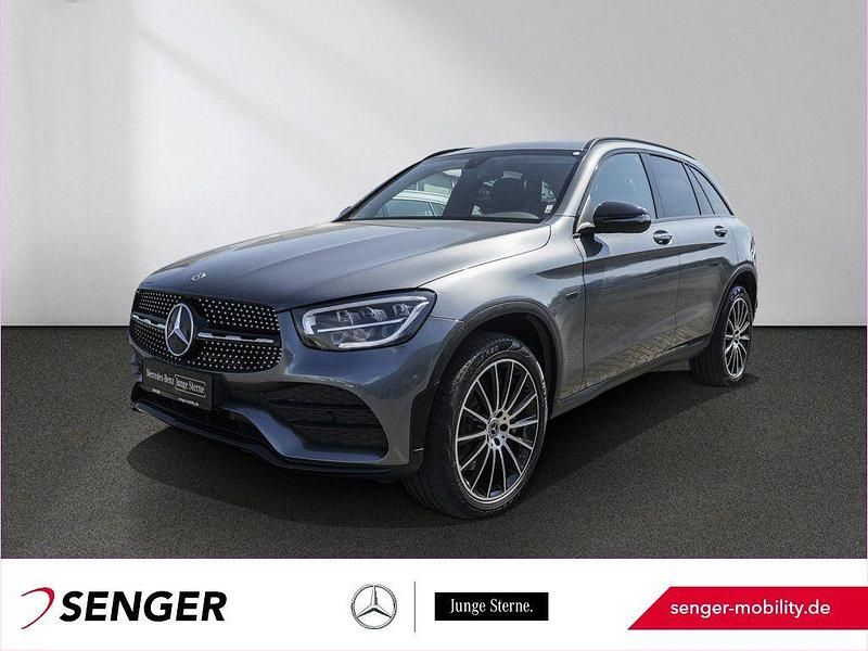 Grau Gebraucht 2021 Mercedes GLC300e AMG SUV | 37.660 € (Guter Preis) - Bild 1/3