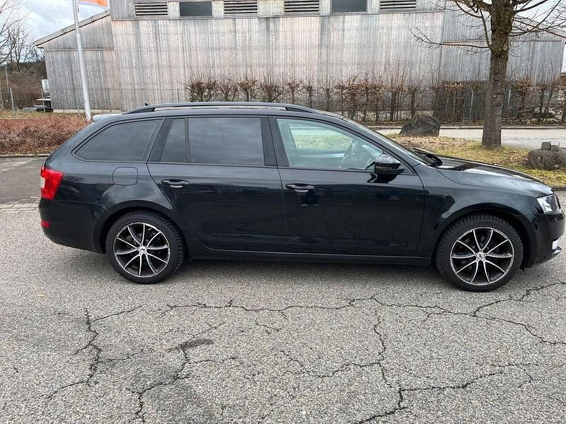 Gebraucht Skoda Octavia Ambition 140 PS (102 kW) 2015 Schwarz Kleinwagen
